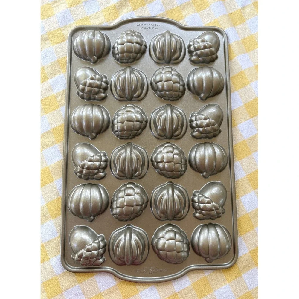 Williams Sonoma Nordic Ware Fall Cakelet Pan Gold 24 Well